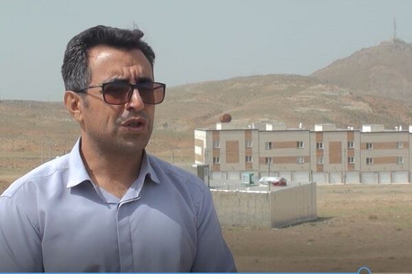 تحویل ۱۶ فقره سند املاک سازمان ملی زمین و مسکن در
تویسرکان