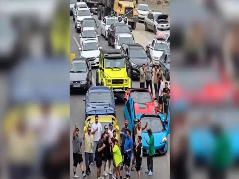 ماجرای بسته‌شدن جاده فیروزکوه توسط چند خودروی لاکچری
