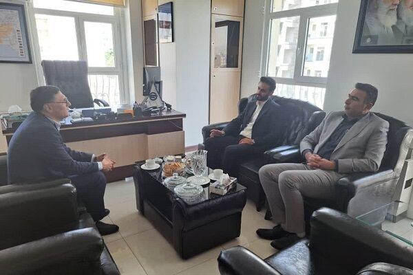 نشست سرپرست اداره کل راه و شهرسازی چهارمحال و بختیاری با
معاون ساخت و توسعه راه‌آهن کشور درباره پروژه راه‌آهن
شهرکرد–مبارکه–سفیددشت