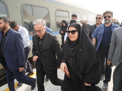 وزیر راه مسیر بازگشت از شلمچه به خرمشهر را با ریل باس طی
کرد