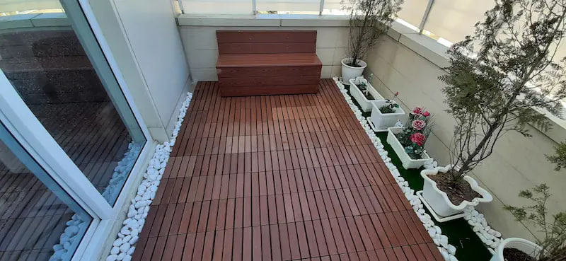 کفپوش چوب پلاست در بالکن