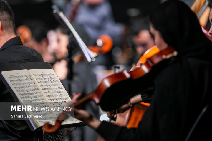 از توصیه یک نوازنده برای «فرار» تا «پنیک شدن» معین زد! از توصیه یک نوازنده برای «فرار» تا «پنیک شدن» معین زد!