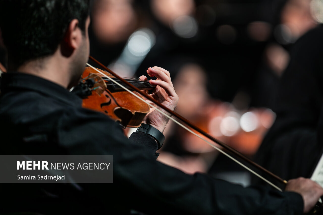 از شکستن بغض شاعر در «برمودا» تا توصیه انگیزشی خواننده‌ای که مدیر شد