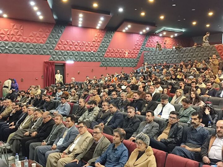 بیست سال روایت، همدلی و گفتگو؛ تئاتر کُردی سقز صحنه همزبانی ملتها بیست سال روایت، همدلی و گفتگو؛ تئاتر کُردی سقز صحنه همزبانی ملتها