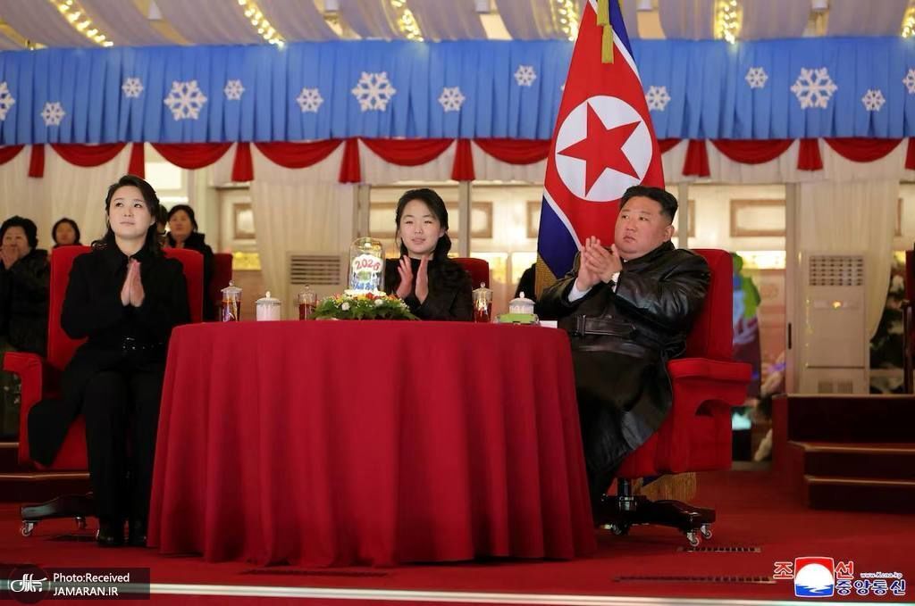 رهبر کره شمالی و دختر در جشن سال نو / «کیم جونگ اون» در لباس عید! + عکس رهبر کره شمالی و دختر در جشن سال نو / «کیم جونگ اون» در لباس عید! + عکس