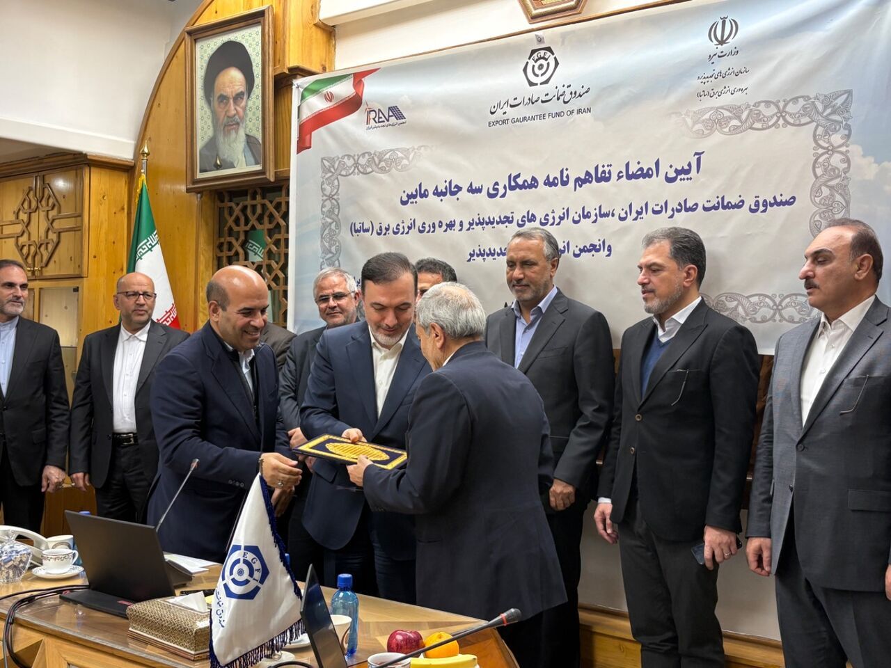 خط انتقال برق دچار مشکل می شود