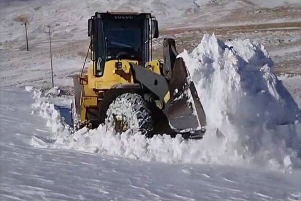 ویدئو | اجرای عملیات برفروبی و بازگشایی محور روستایی کی کی، توسط راهداران شهرستان بجنورد استان خراسان شمالی کی کی
