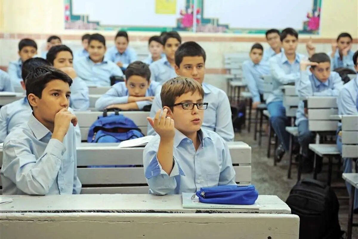 دانش‌آموزان از تعطیلی مدارس خوشحال هستند چراکه جذابیت ندارد/ تبدیل مدرسه به ابزاری برای «طبقاتی کردن جامعه»
