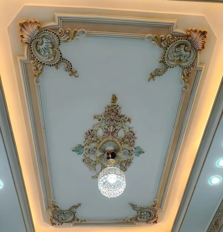 گچبری دور لوستر