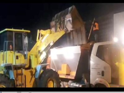 ببینید|بارگیری نمک کامیون‌های نمک‌پاش در راهدارخانه قوشچی
جهت مقابله با یخبندان و انسداد عبور و مرور/آذربایجان غربی
