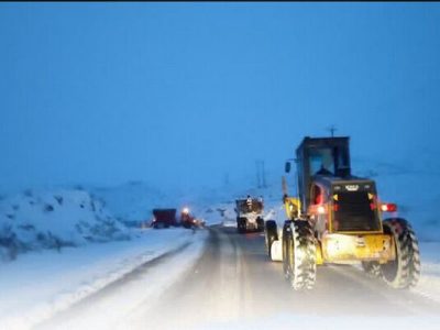 بیش از ۳۰۰ کیلومتر از محورهای مواصلاتی آذربایجان غربی برف
روبی شد