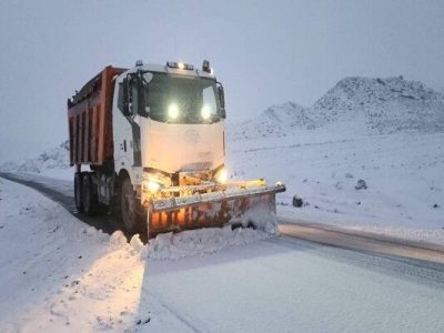 ویدیو | تلاش راهداران لرستان درعملیات برف روبی محور نورآباد-
نهاوند