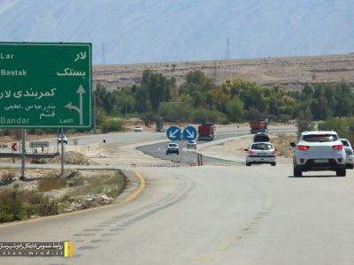 ببینید| حال و هوای نوروز ۱۴۰۴ در جاده لار – بندرعباس و لار-
جهرم