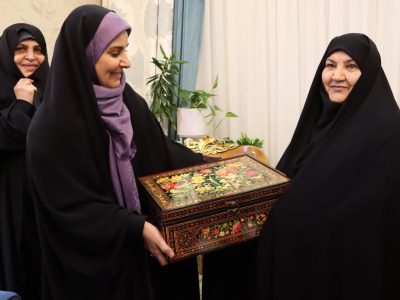 ببینید | دیدار نوروزی وزیر راه و شهرسازی در مشهد مقدس با
خانواده سردار شهید شوشتری