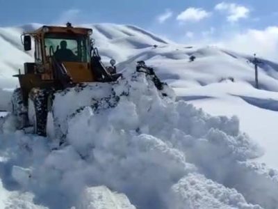 ویدیو| برف‌روبی گردنه چری چهارمحال و بختیاری از نمای کابین
گریدر