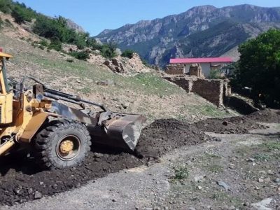 اجرای عملیات راهداری محوری در محور روستایی رودبارک