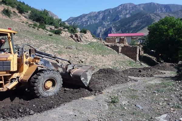 اجرای عملیات راهداری محوری در محور روستایی رودبارک