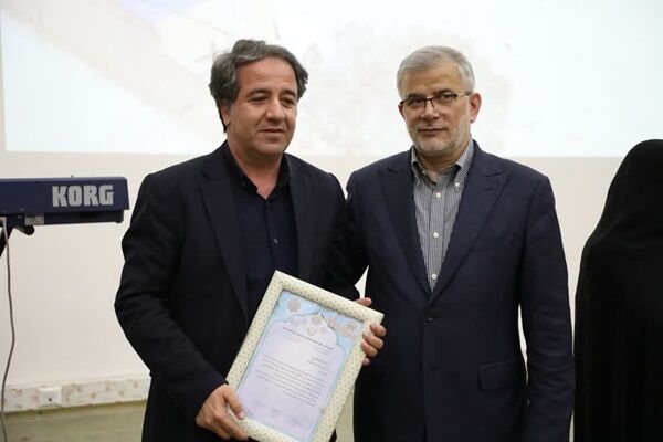 تقدیر از مدیرکل راه و شهرسازی استان البرز در بیست و هفتمین
جشنواره خیرین مدرسه‌ساز