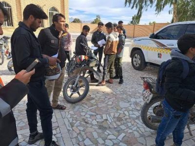 برگزاری دوره آموزشی و توزیع تجهیزات ایمنی به موتورسواران در
۳۰۰ منطقه در شهرستان‌های استان کرمان