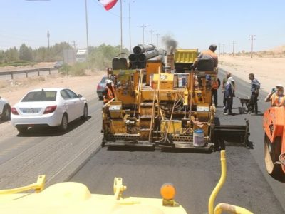 عملیات لکه‌گیری و بهسازی روکش آسفالت محور کرمان – باغین در
دست اجراست