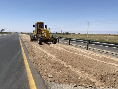 اجرای نزدیک به ۲۰۰ کیلومتر شیب بندی و افتادگی شانه راه در
محورهای شهرستان سنندج