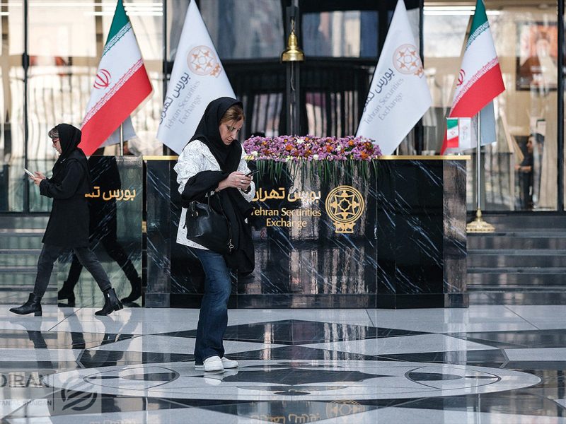 بازارهای مالی در تقاطع ریسک و امید؛ سرنوشت مبهم شاخص‌ها در بزنگاه تصمیم‌سازان