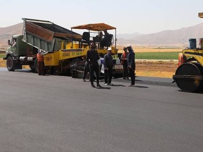 ببینید|اجرای روکش آسفالت محور سروآباد – کامیاران به طول ۴
کیلومتر توسط اداره راهداری و حمل ونقل جاده ای شهرستان
سروآباد(کردستان)