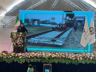 وزیر راه و شهرسازی: امیدوارم سوت قطار تا پایان سال آینده در
بام ایران شنیده شود