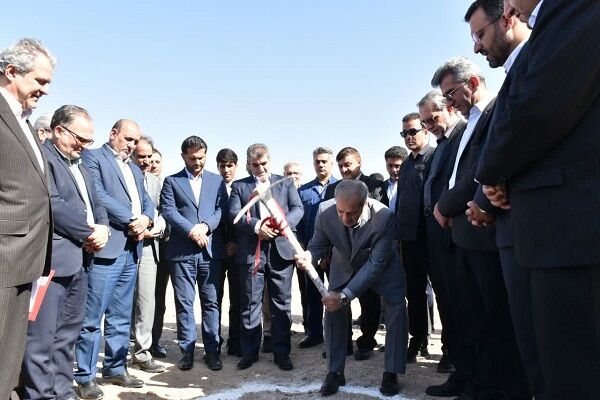 آیین کلنگ‌زنی احداث ۵ باب مدرسه در سایت‌های نهضت ملی مسکن
سمنان برگزار شد