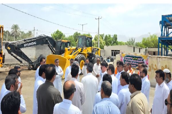 الحاق ۸ دستگاه ماشین‌آلات سنگین راه‌سازی به ادارات راهداری
فنوج و نیکشهر همزمان با هفته دولت