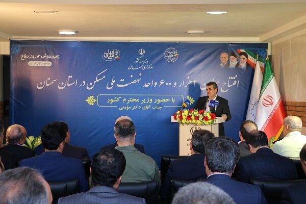 ببینید | آیین افتتاح ۲ هزار و ۶۰۰ واحد مسکونی استان سمنان با
حضور وزیر کشور