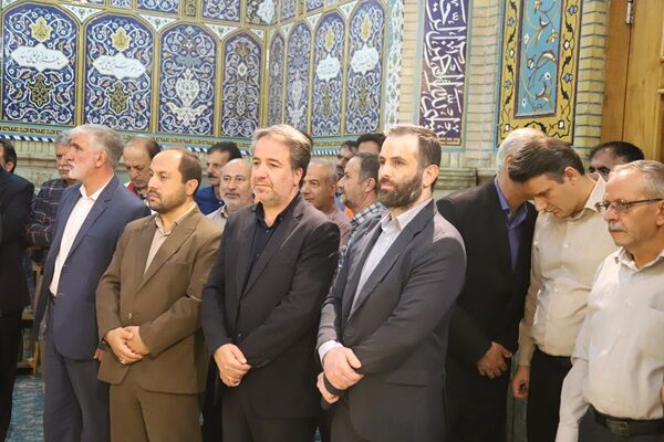 ببینید | غبارروبی مزار شهدا و صحن امامزاده طاهر (ع) کرج توسط
مدیران کل راه و شهرسازی و راهداری استان البرز در هفته دولت