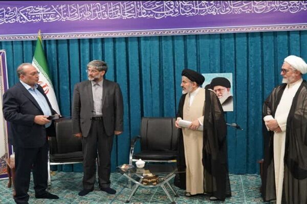 ببینید| قدردانی نماینده ولی‌فقیه و رئیس ستاد امر به معروف و
نهی از منکر آذربایجان‌ غربی از مدیرکل راهداری استان به‌پاس خدمات
اربعین