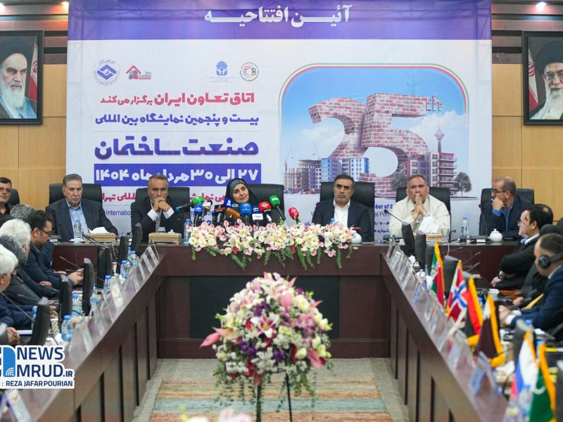 ببینید | مراسم افتتاحیه بیست و پنجمین نمایشگاه بین المللی
صنعت ساختمان با حضور وزیر راه‌ و شهرسازی