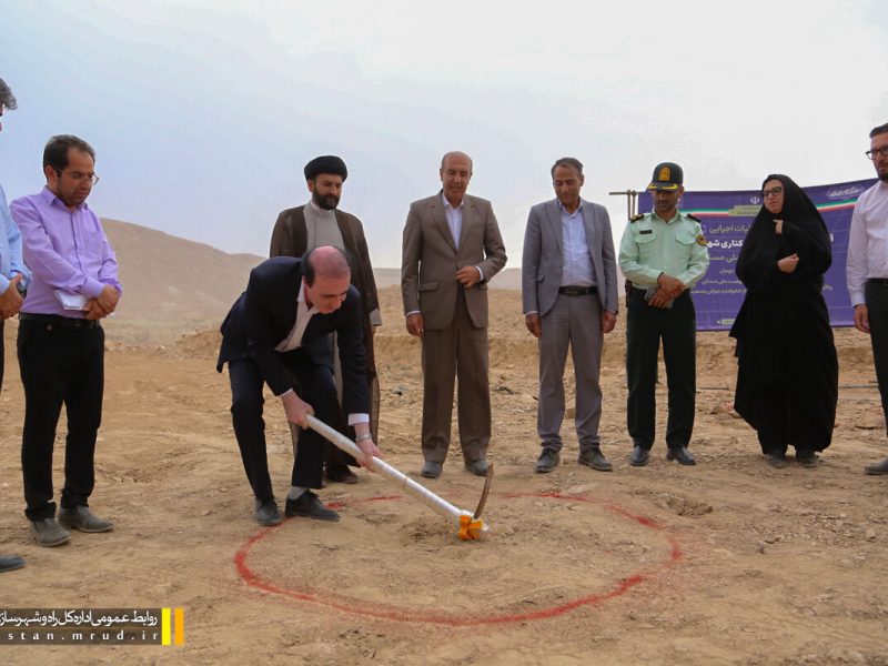 ببینید|آیین کلنگ آماده‌سازی اراضی ۹۲ هکتاری و احداث خیابان
۳۰ متری در طرح نهضت ملی مسکن گراش