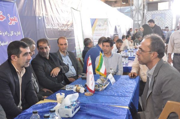 برپایی میز خدمت اداره‌کل راه و شهرسازی استان اصفهان در مصلی
نماز جمعه