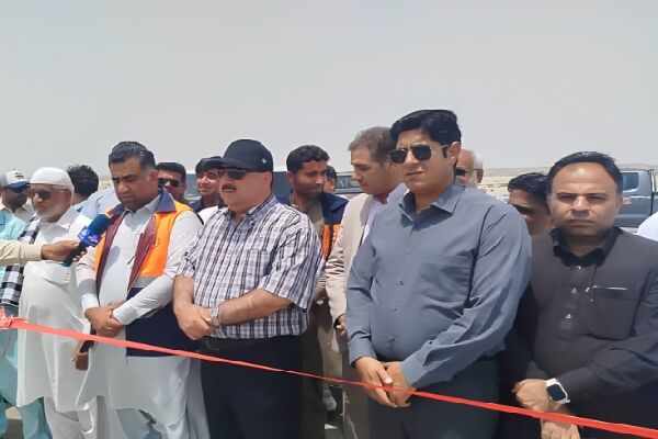 بهره‌برداری از ۱۲ کیلومتر راه روستایی در بخش پیرسهراب
شهرستان چابهار به مناسبت هفته دولت