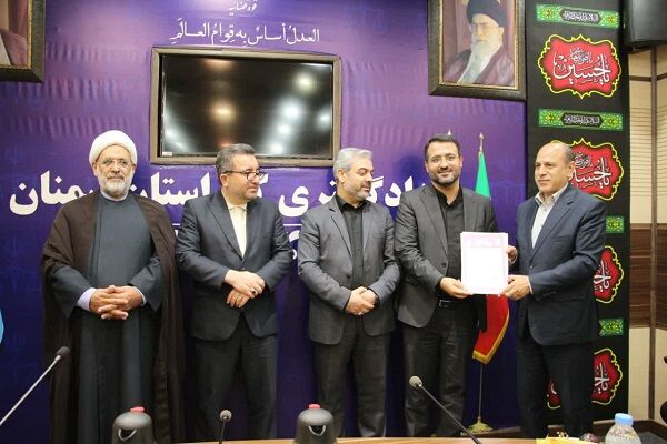 تحویل اسناد اراضی دولتی شهر گرمسار به راه و شهرسازی استان
سمنان