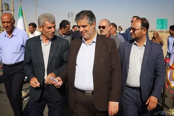 تقدیر استاندار مرکزی از تلاش‌های اداره کل راه و شهرسازی
استان