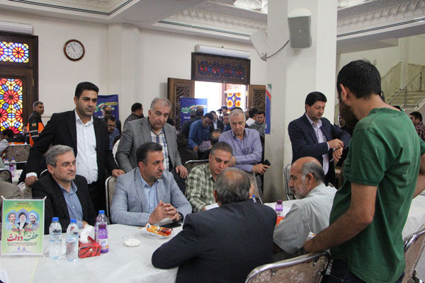 حضور مدیرکل راه و شهرسازی فارس در میز خدمت نماز جمعه
شیراز