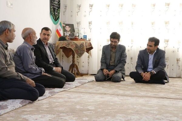 دیدار مدیرکل راه و شهرسازی با تنها خانواده شهید جنگ تحمیلی
۱۲ روزه سیستان و بلوچستان