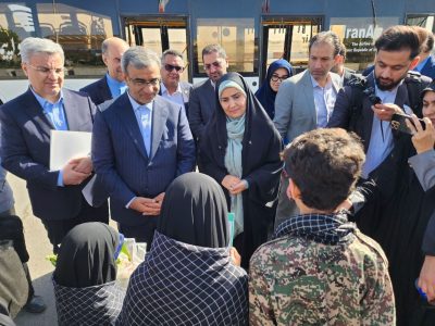 وزیر راه و شهرسازی برای افتتاح پروژه‌های هفته دولت وارد
فرودگاه مشهد شد