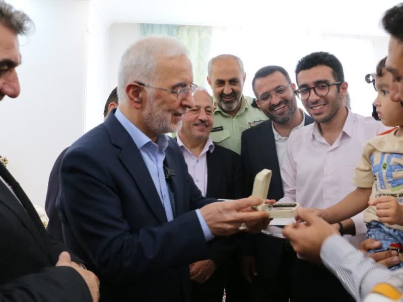 وزیر کشور ۲ هزار و ۶۰۰ واحد مسکونی استان سمنان را افتتاح
کرد