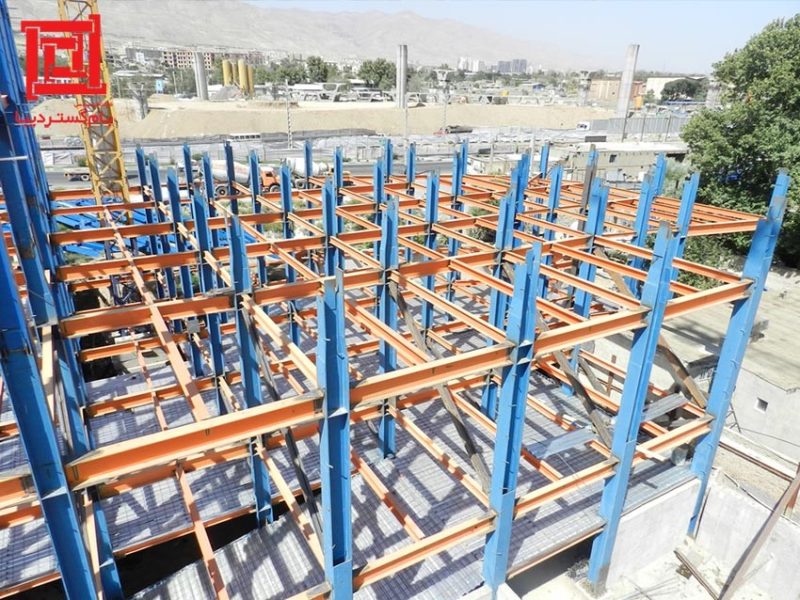 چرا سقف عرشه فولادی گزینه ای ایده آل در ساخت و سازهای سال ۲۰۲۵ است؟