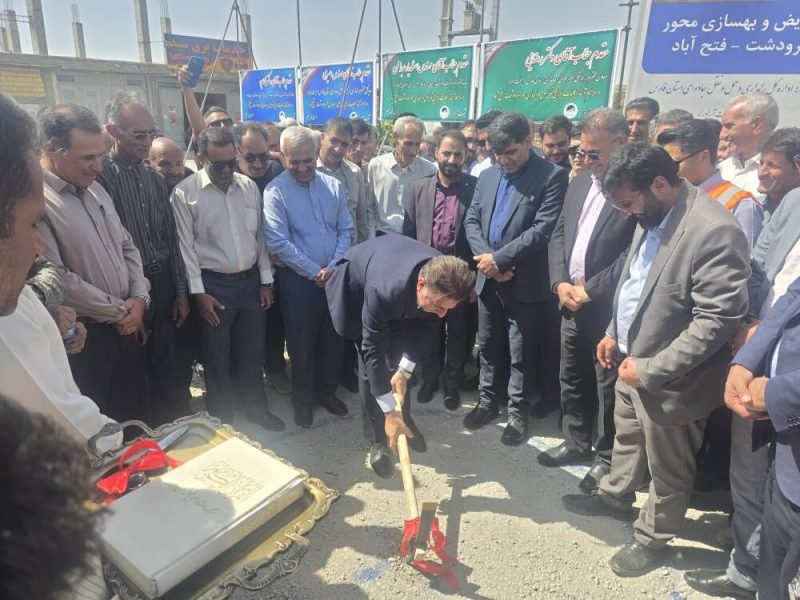 آغاز عملیات تعریض و بهسازی محور مرودشت-فتح‌آباد با پیمانکار
بومی