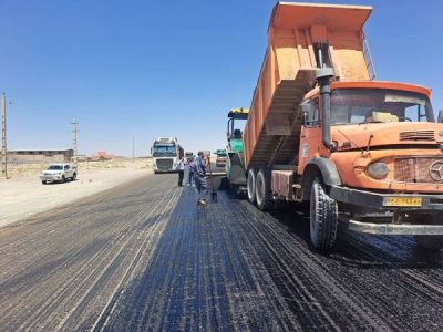 اجرای عملیات روکش آسفالت دو محور انار – رفسنجان و کبوترخان –
کرمان