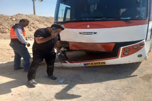 امداد به‌موقع راهداران بروجن، اتوبوس حادثه‌دیده را از خطر
نجات داد