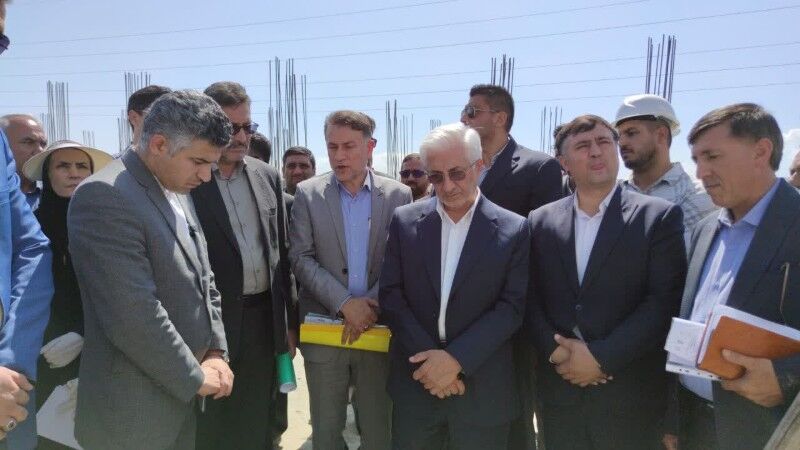 ببینید | بازدید استاندار خراسان شمالی به همراه مدیرکل راه و
شهرسازی از پروژه ۱۱۶۱ واحدی نهضت ملی مسکن شیروان