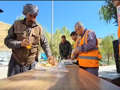 ببینید/برگزاری مراسم گرامیداشت هفته وحدت و ولادت حضرت محمد
(ص) در پایانه مرزی تمرچین