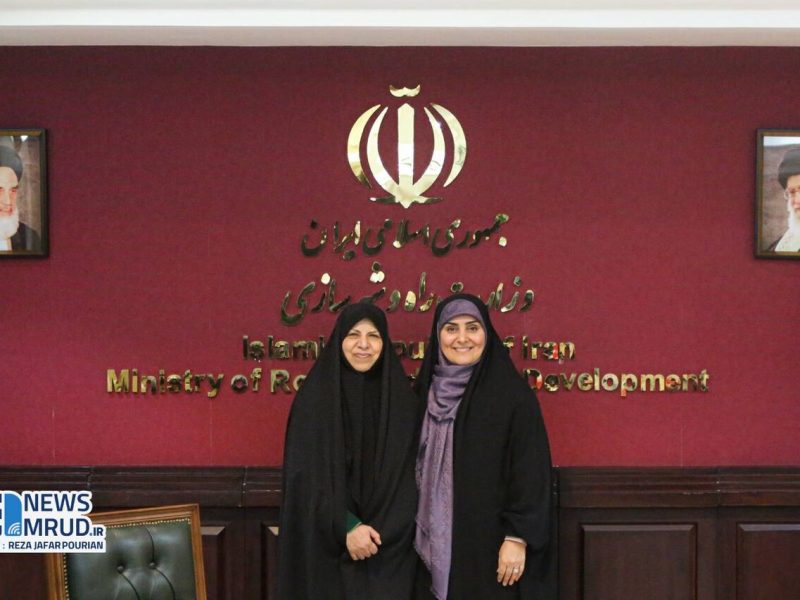 ببینید | دیدار دبیر ستاد ملی جمعیت با وزیر راه و شهرسازی در
ساختمان دادمان